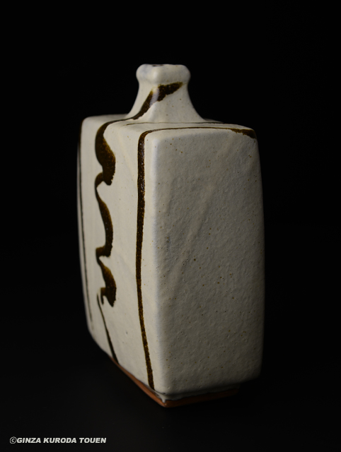 濱田庄司 白釉黒流描扁壷 | 銀座 黒田陶苑