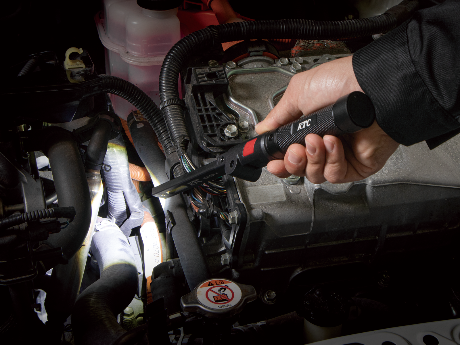 充電式LED折りたたみライト | KTCツールオフィシャルサイト