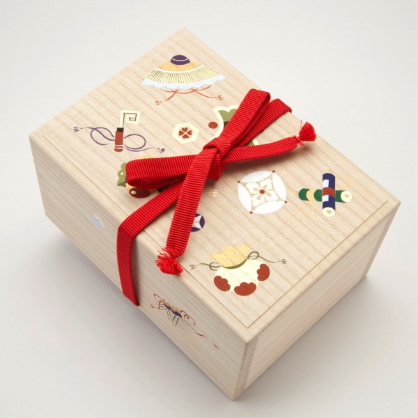 桐のお針箱 / 宝尽くし | 桐箱の箱藤商店 | 京ものさんぽ