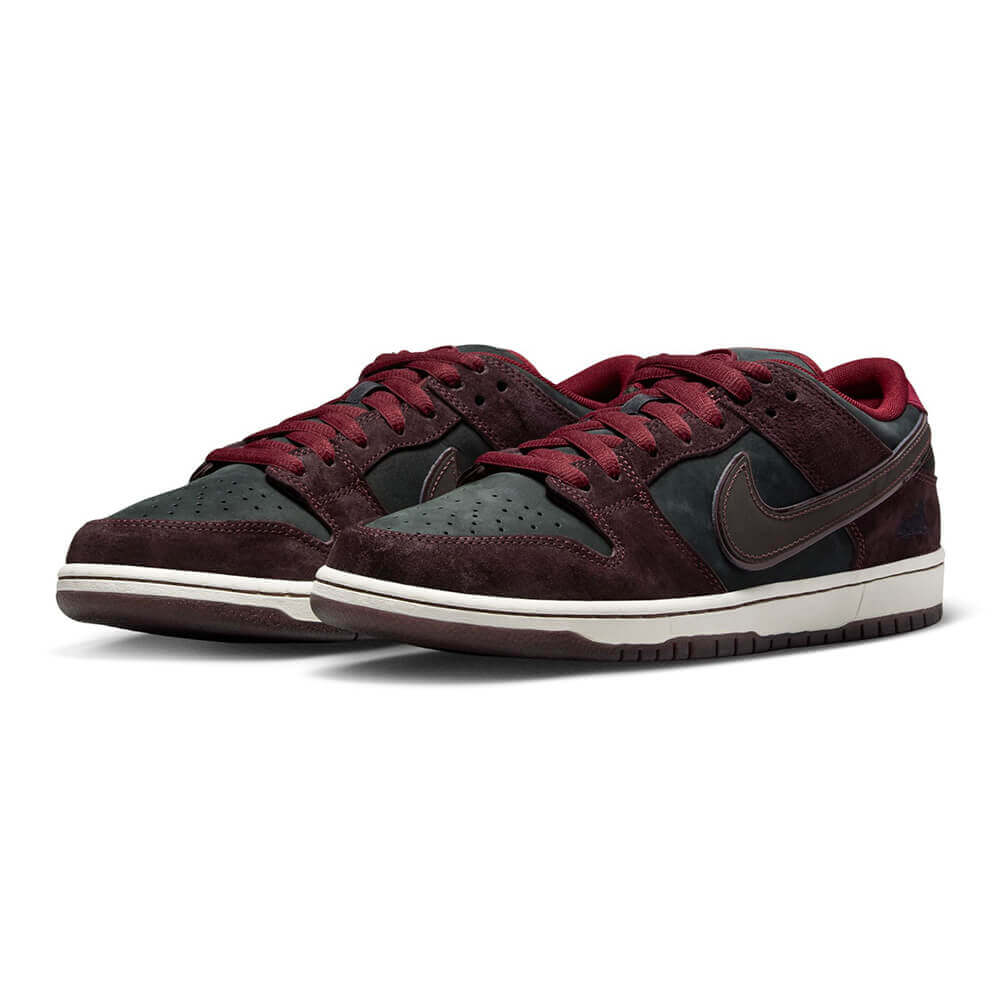 NIKE SB x Riot Skateshop - DUNK LOW PRO QS – Lacquer