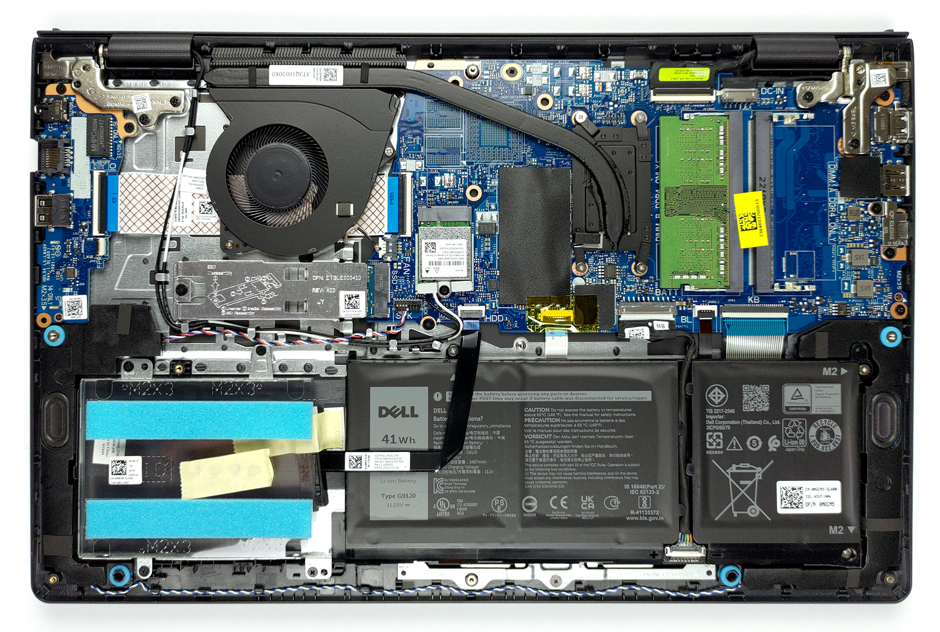 Inside Dell Vostro 15 3525 - disassembly and upgrade options