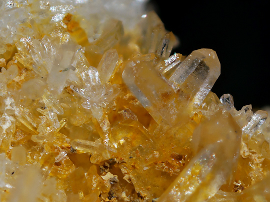 水晶 日本式双晶 Quartz Japan law twin 鉱物たちの庭