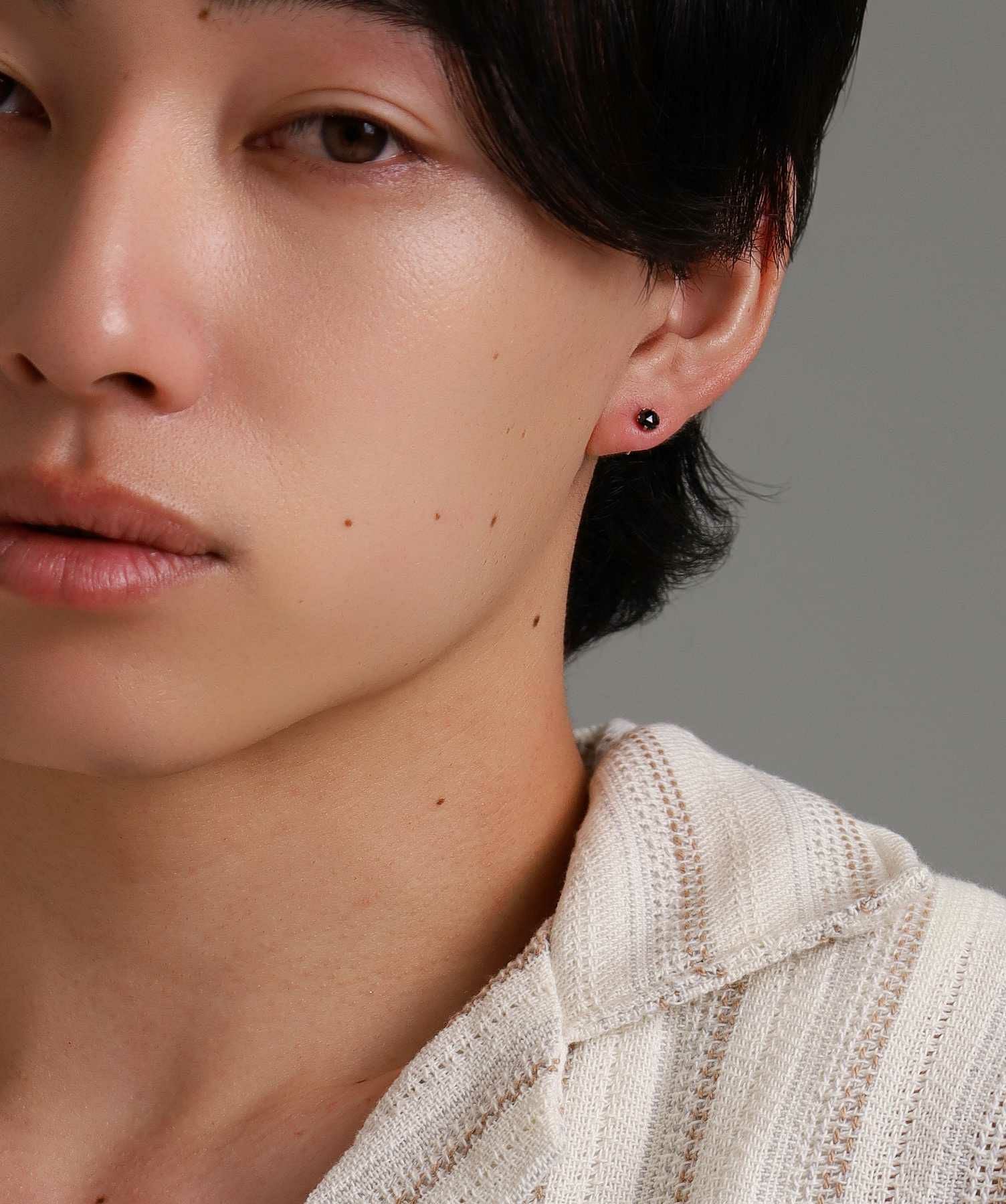 Petite Modern”ブラックダイヤモンドピアス（Mサイズ/0.25CT