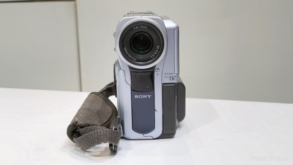 2001/平成13/SONY/DCR-PC9/Handycam/ハンディカム/DV/68万画素CCD/光学