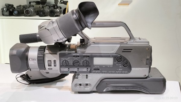 1996/平成8/SONY/DCR-VX9000/DV/VX1000ベースの肩乗せ機/DVフルサイズ