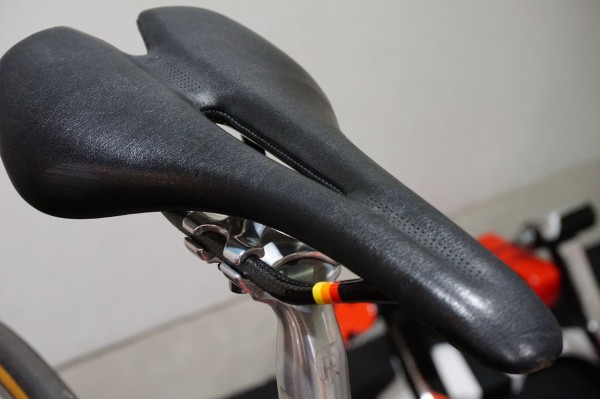 スペシャライズド 革サドル Phenom Anza レザー ブラウン 143