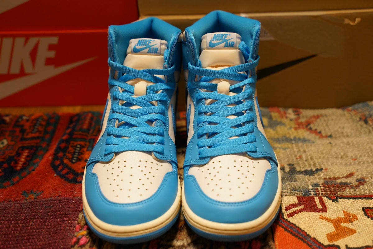 レビュー】ナイキ エアジョーダン1 UNC リイマジンドのサイズ感や