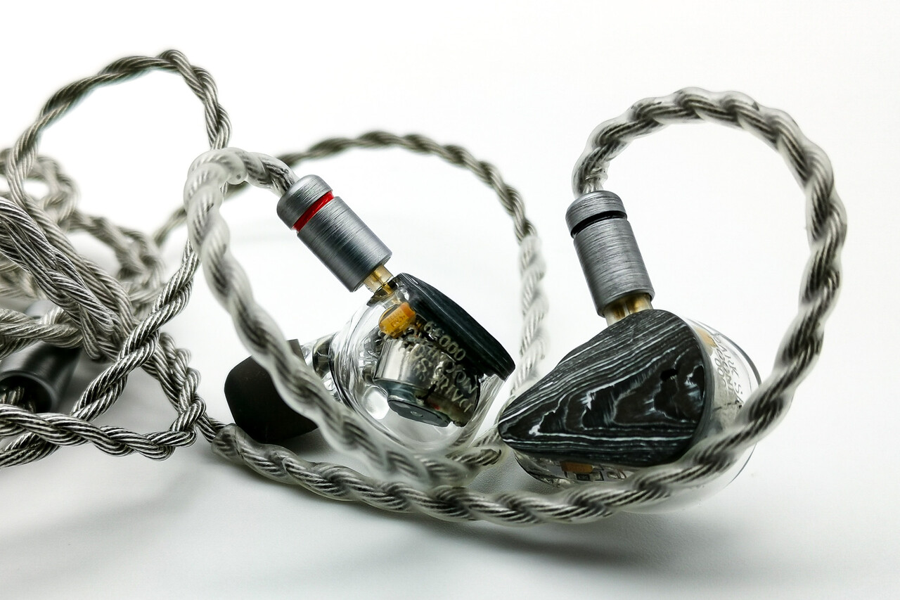 棚からレビュー】 水月雨「MOONDROP DARK SABER」 8BA+2DD構成で