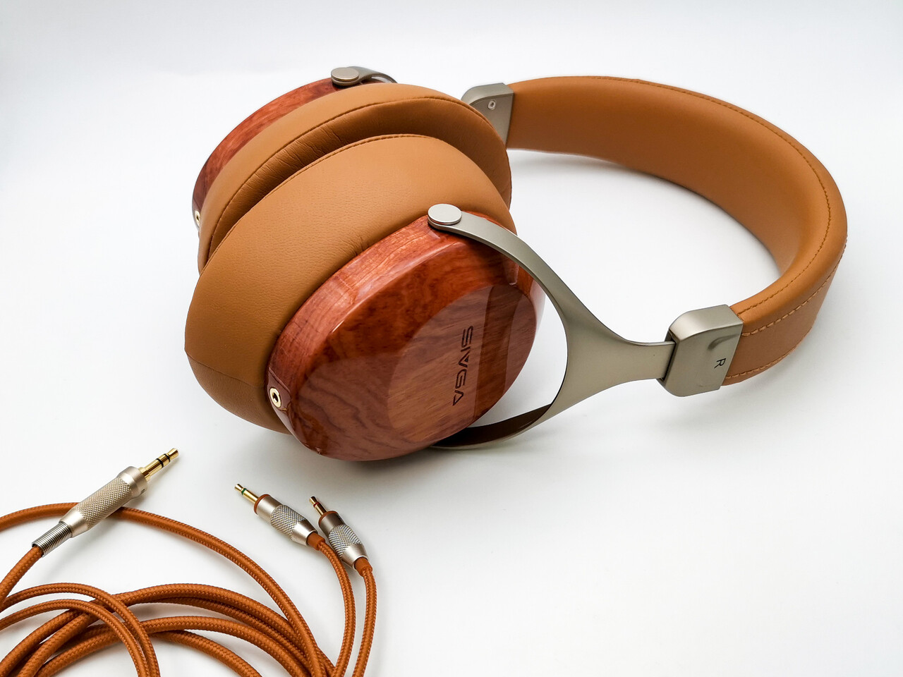 Sivga Robin SV021」 天然木を使った美しい外観とボーカルが映える