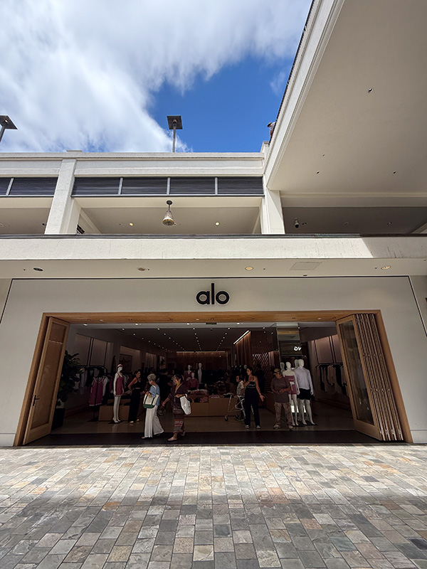 日本未進出】アラモアナセンターのアロヨガ (alo yoga) で最新ウェアを
