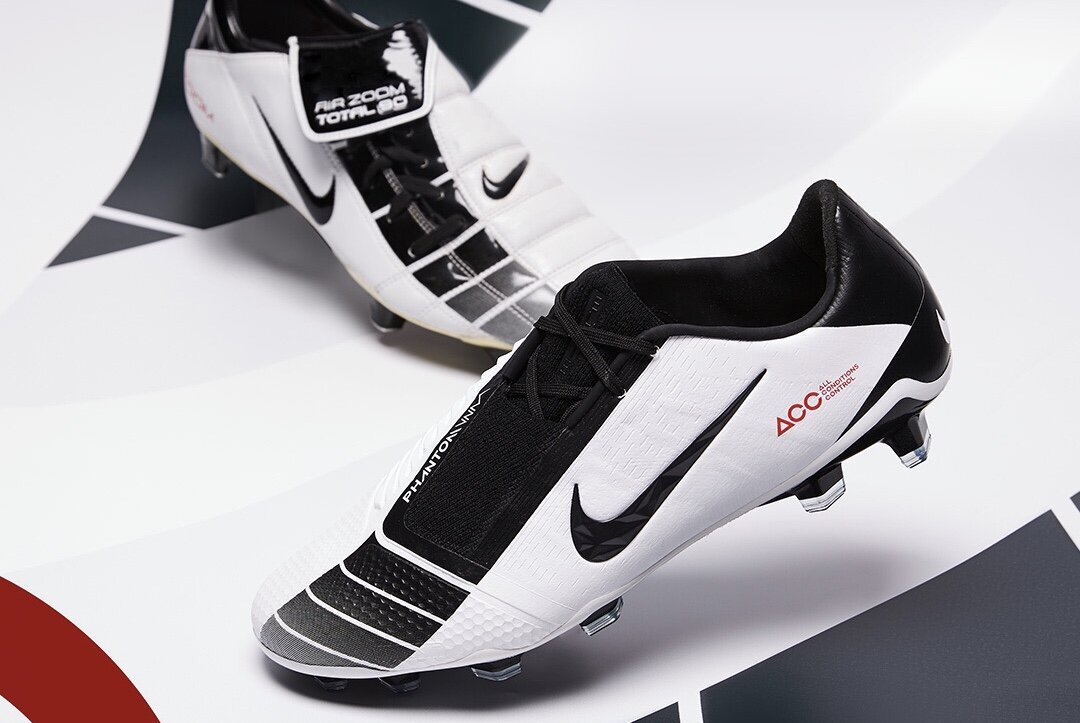 エアズームトータル90 IIのカラーをファントムヴェノムで復刻した限定