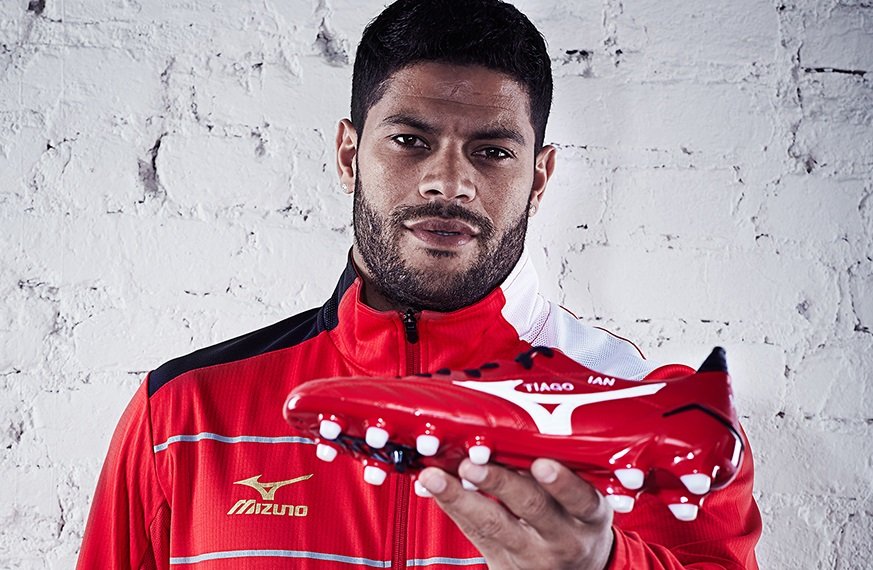 ブラジル代表フッキ ミズノとの契約が終了しコンケーブと契約