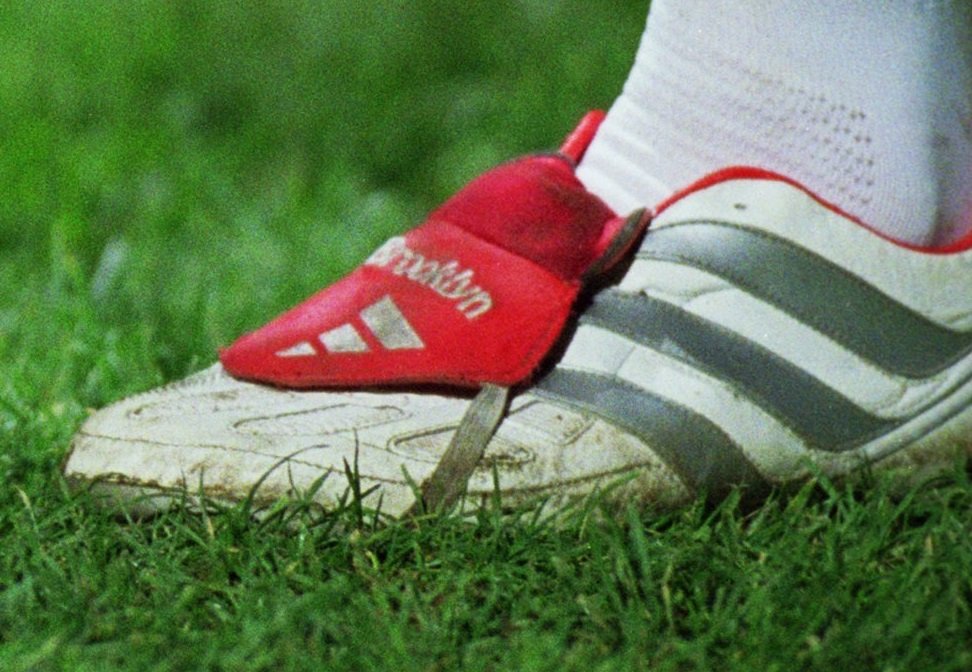 ベッカムがチャリティーマッチで復刻版プレデタープレシジョンDB FG/AG