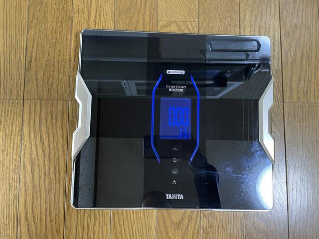 タニタの体組成計（体脂肪計） RD-915L レビュー : コロケロの雑記帳