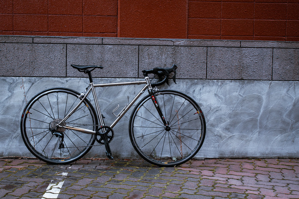 クロモリフレームでネオクラシックな1台を組んでみた : 山に野に川に呑みに