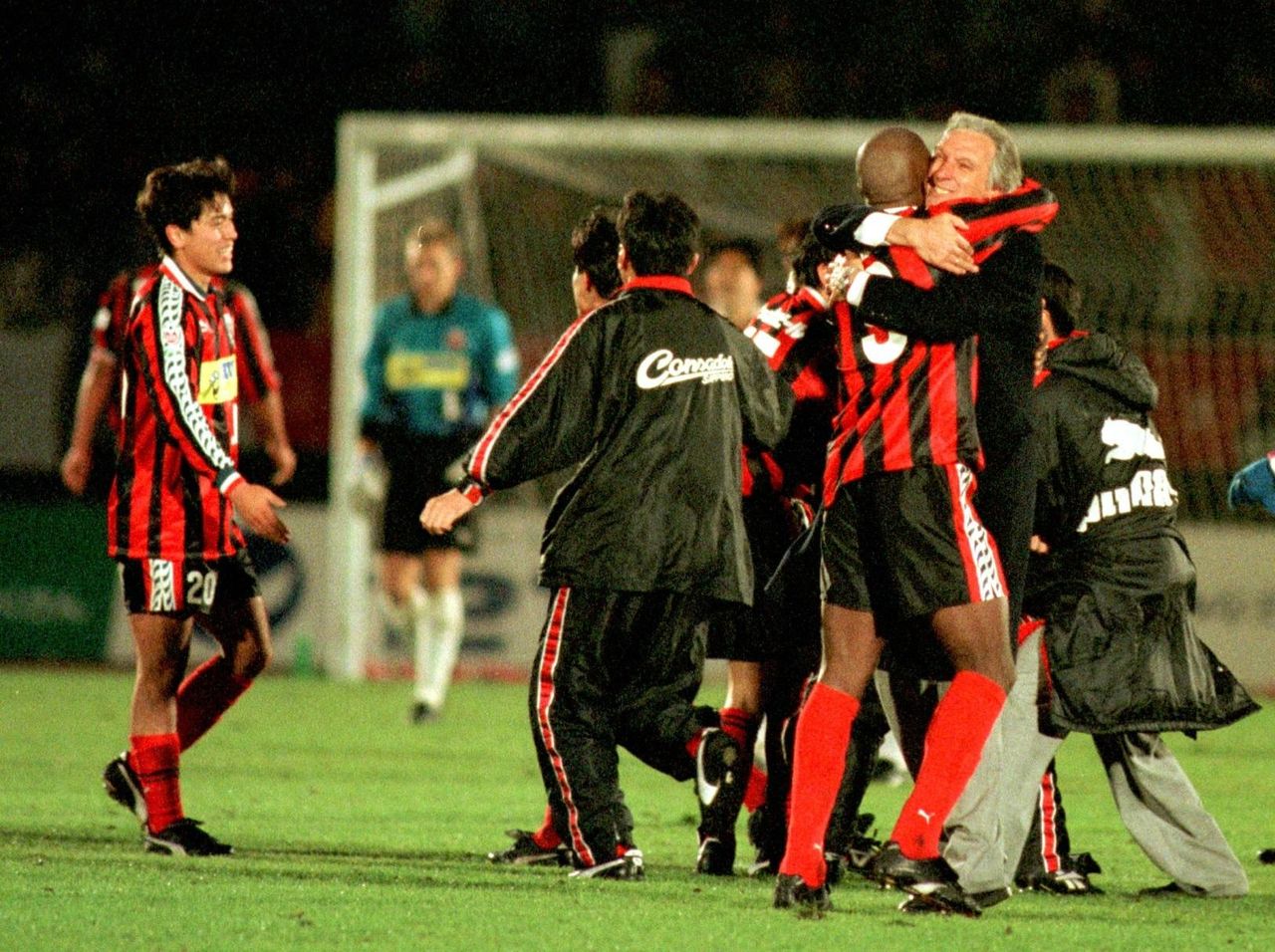 赤黒縦縞とアイデンティティ : Love Is A Battlefield 011