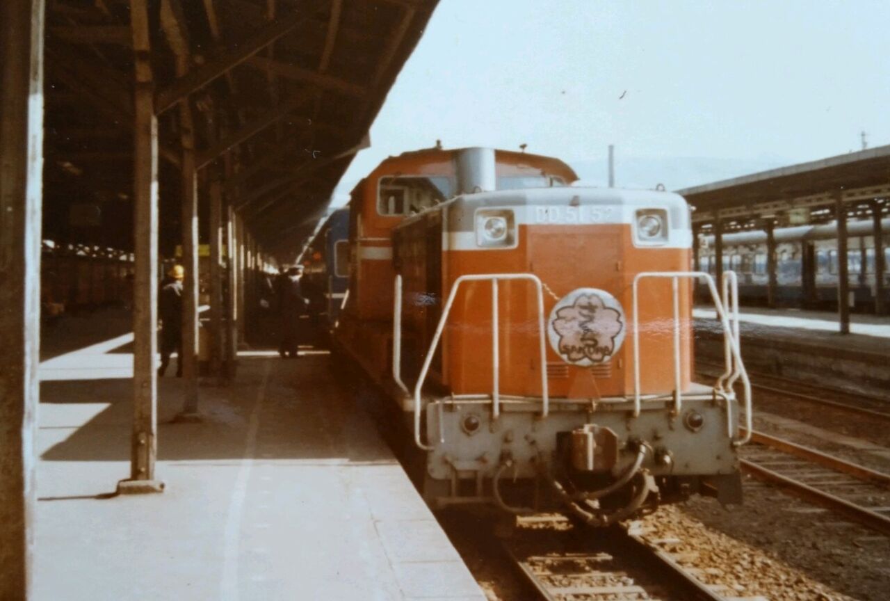 思い出のスナップ・寝台特急「さくら」号 ～DD51牽引時代～ : 波浪規定