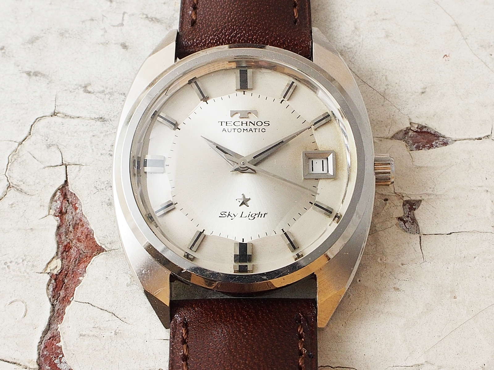 TECHNOS SKY-LIGHT | L o'clock