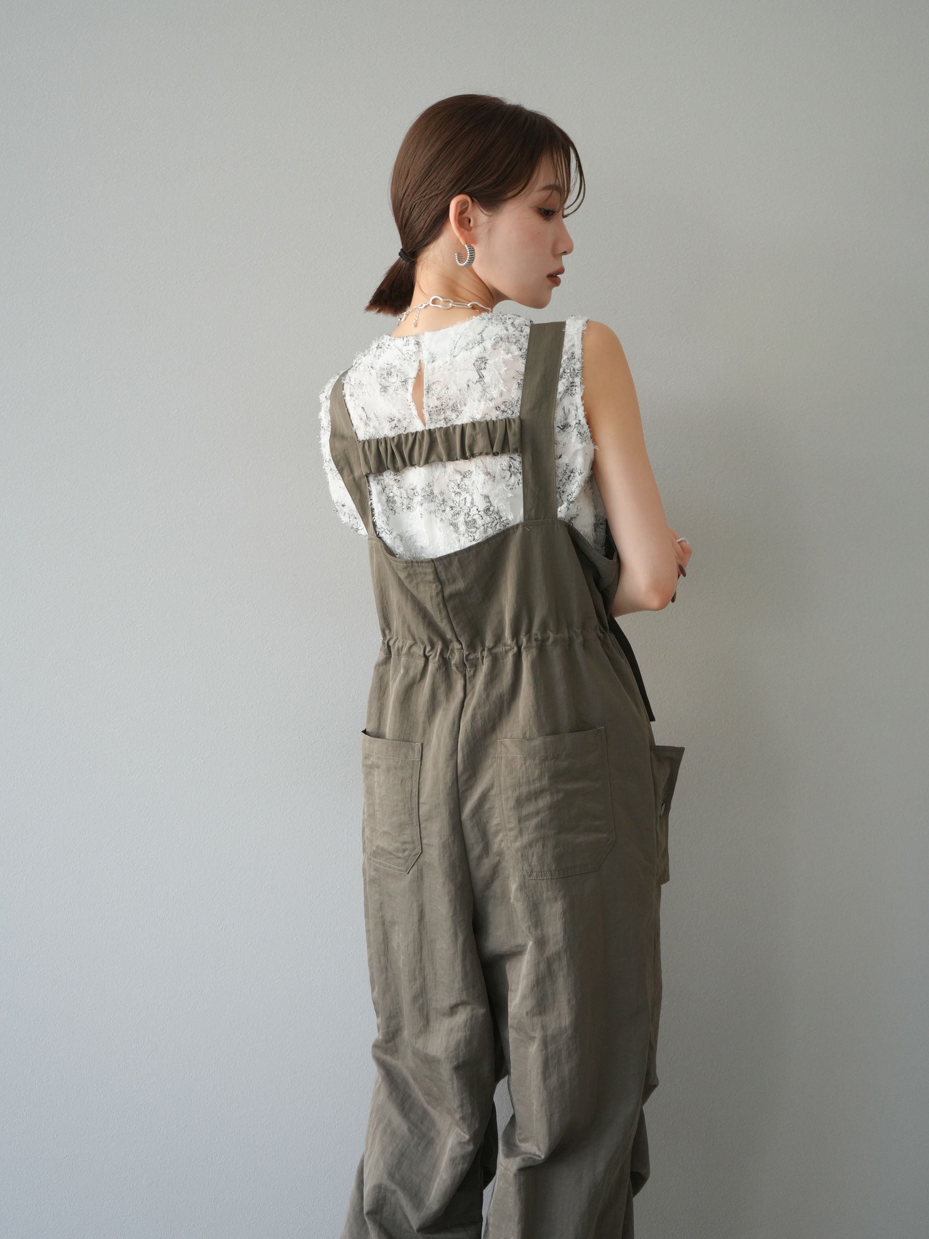 予約]ナイロンタックデザインサロペット/カーキ – Lumier