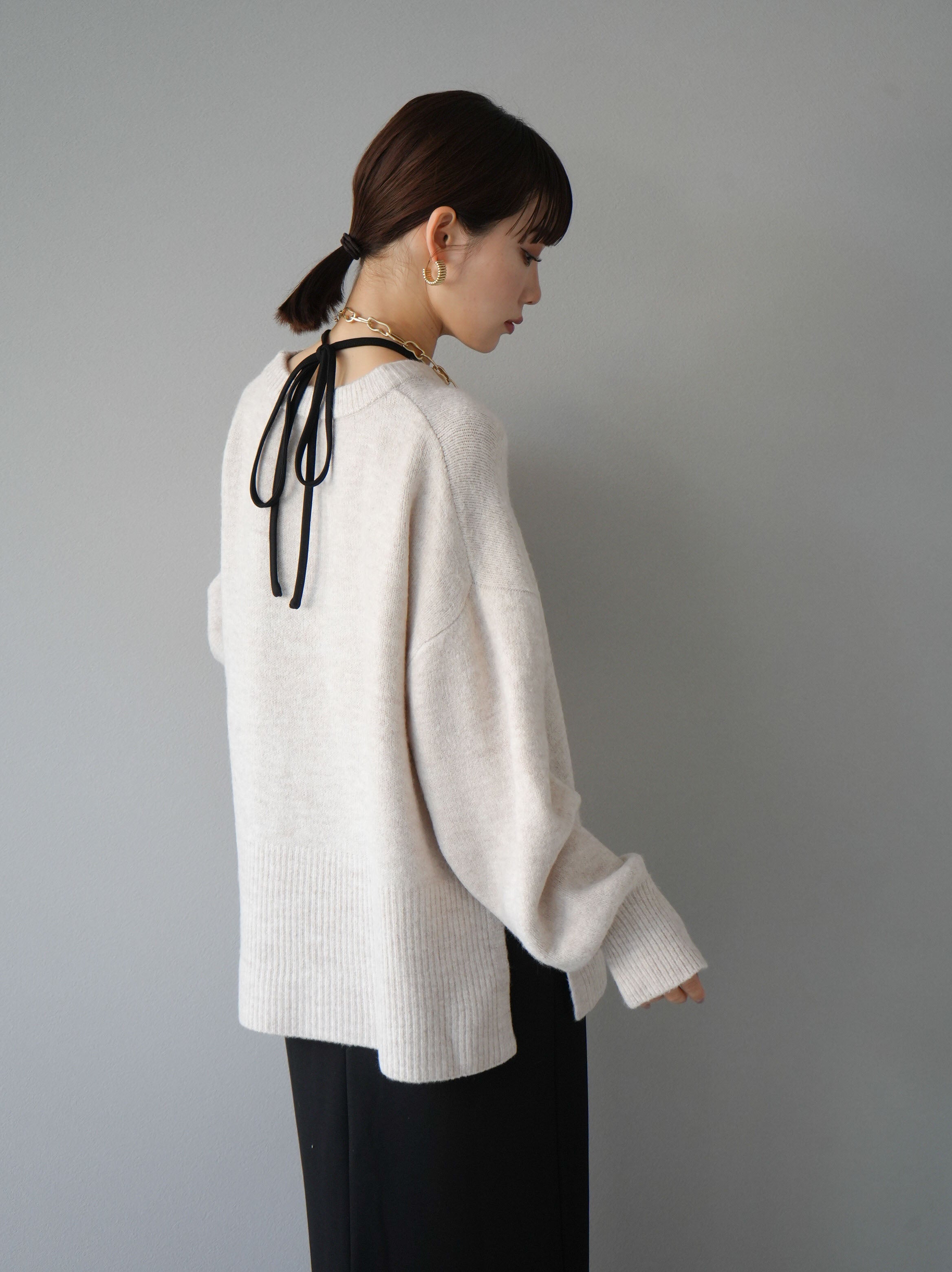 予約]サイドスリットクルーネックニットプルオーバー/オートミール