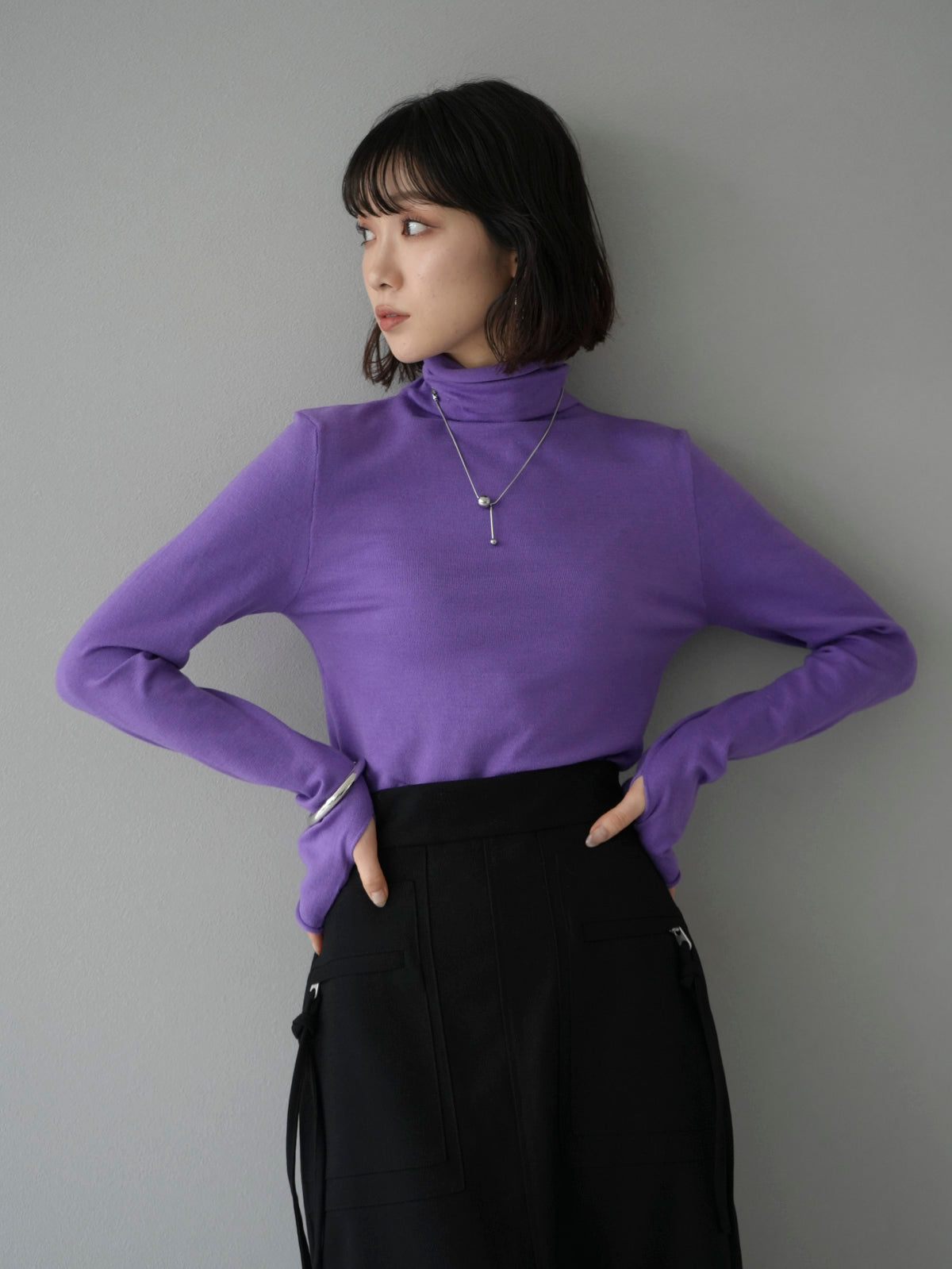 予約]フィンガーホールタートルニットトップス/パープル – Lumier