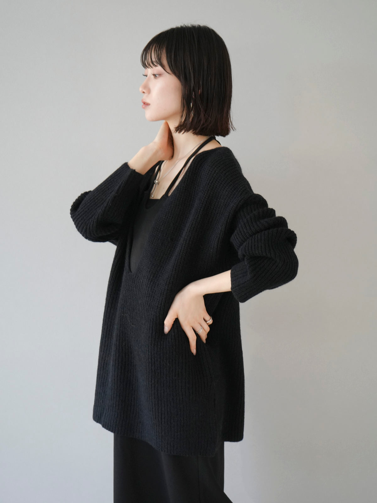 予約]畦編み深Vニットプルオーバー/ブラック – Lumier