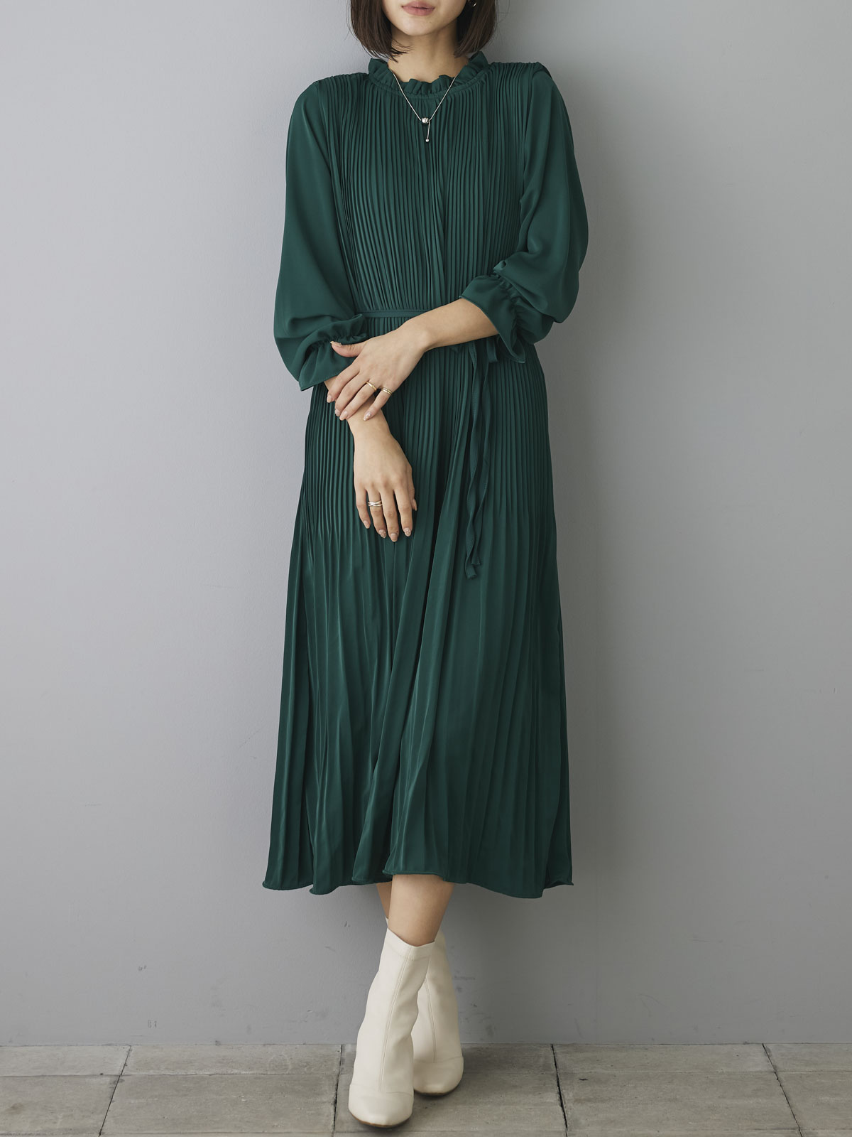 予約]フリルカラープリーツロングワンピース/グリーン – Lumier