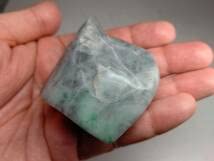 Amazon.co.jp: 灰緑 169g M 翡翠 原石 ヒスイ 鉱物 鑑賞石 糸魚川 水石