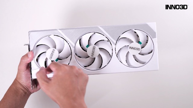 Amazon | Inno3D GeForce RTX 4090 X3 OC WHITE グラフィックスボード