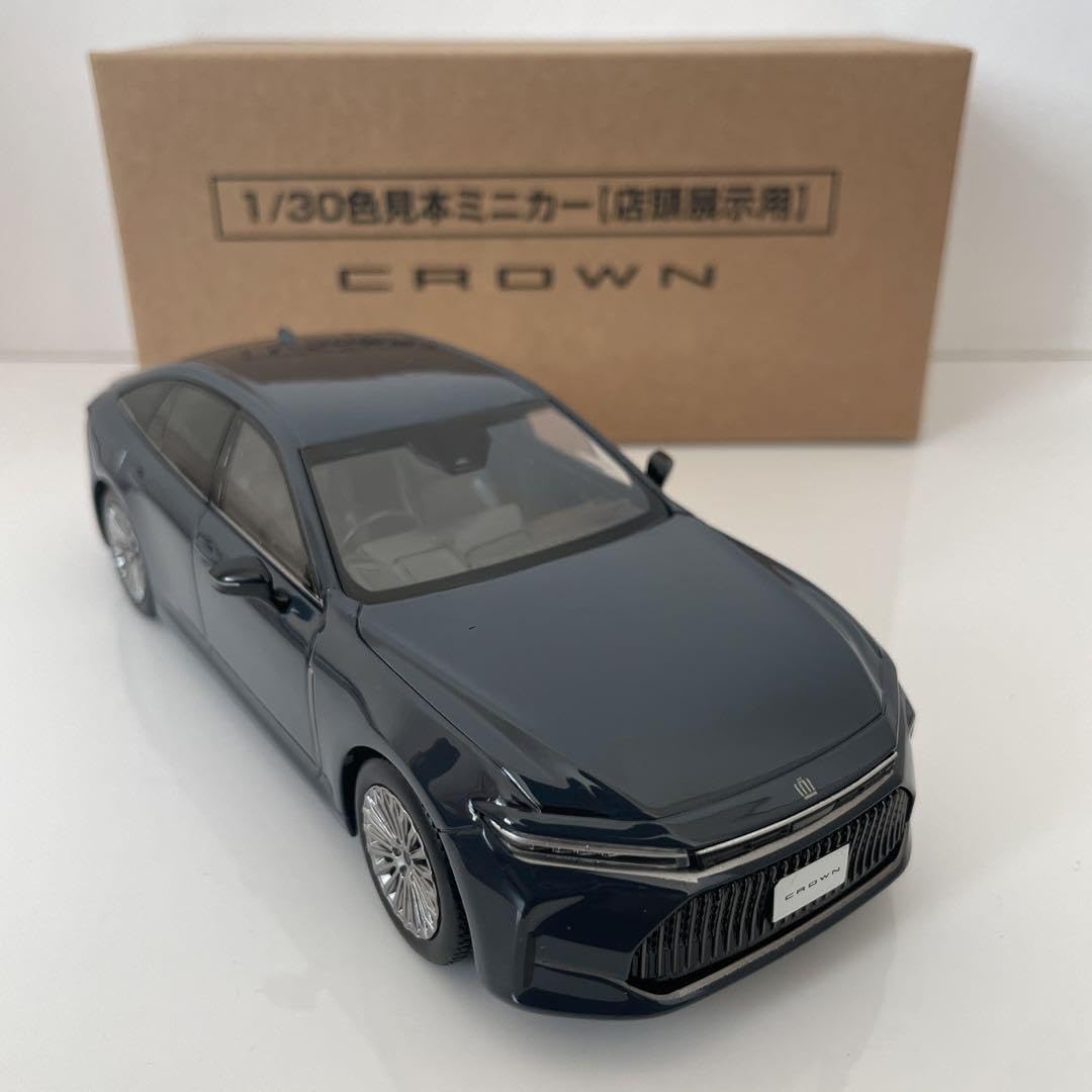 Amazon.co.jp: 新型クラウンセダン ミニカー カラーサンプル マッシブ