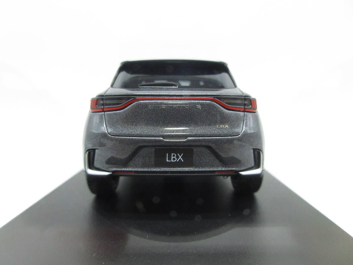 Amazon | 1/43 レクサス LEXUS LBX 右ハンドル ディーラー特注 成約