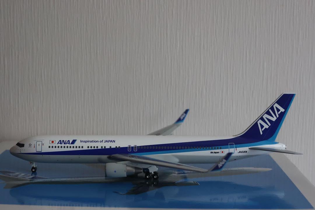 Amazon.co.jp: 全日空商事 1200 ANA B767-300ER JA620A : おもちゃ