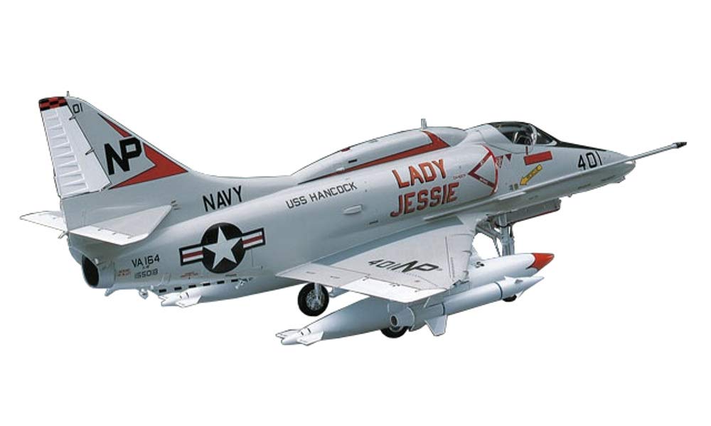 Amazon.com: A-4E-F Skyhawk 1/32 Hasegawa : Arts, Crafts & Sewing