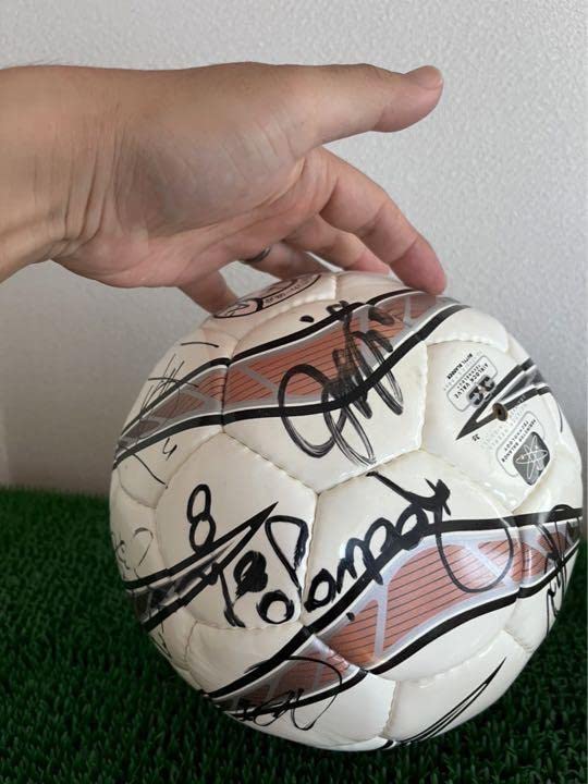 Amazon.co.jp: ジュビロ磐田 黄金期 サイン入り サッカーボール : ホビー