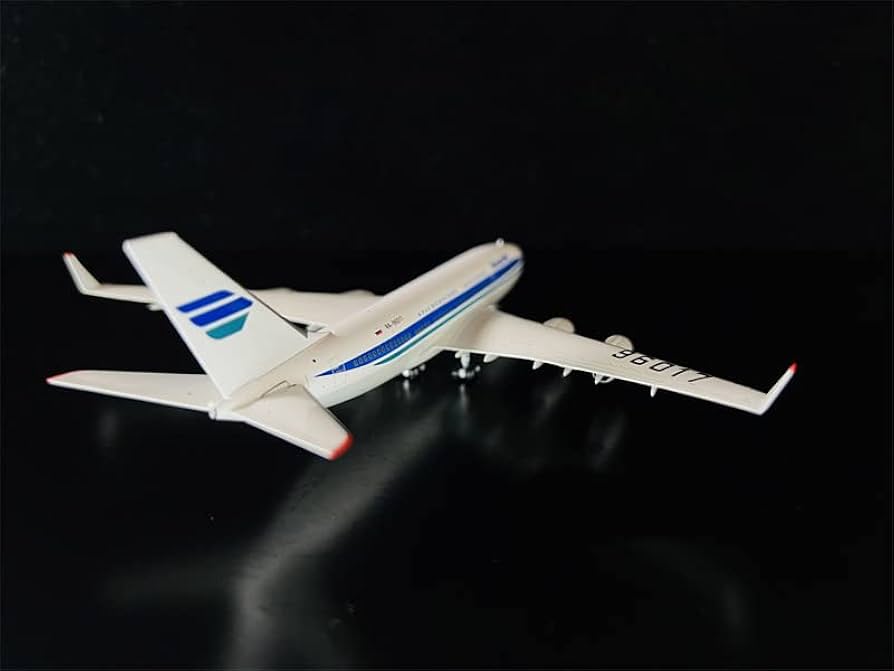 Amazon.com: Phoenix KrasAir Ilyushin IL-96-300 RA-96017 1/400