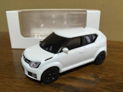 k487 スズキ 1/43 scale パールホワイト ミニカー フィギュア k487