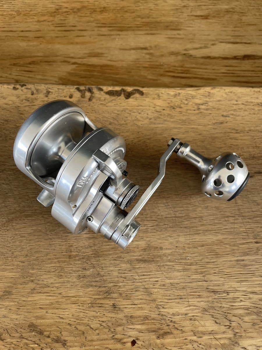 Amazon.co.jp: アキュレート 左ハンドルベイトリール Accurate boss