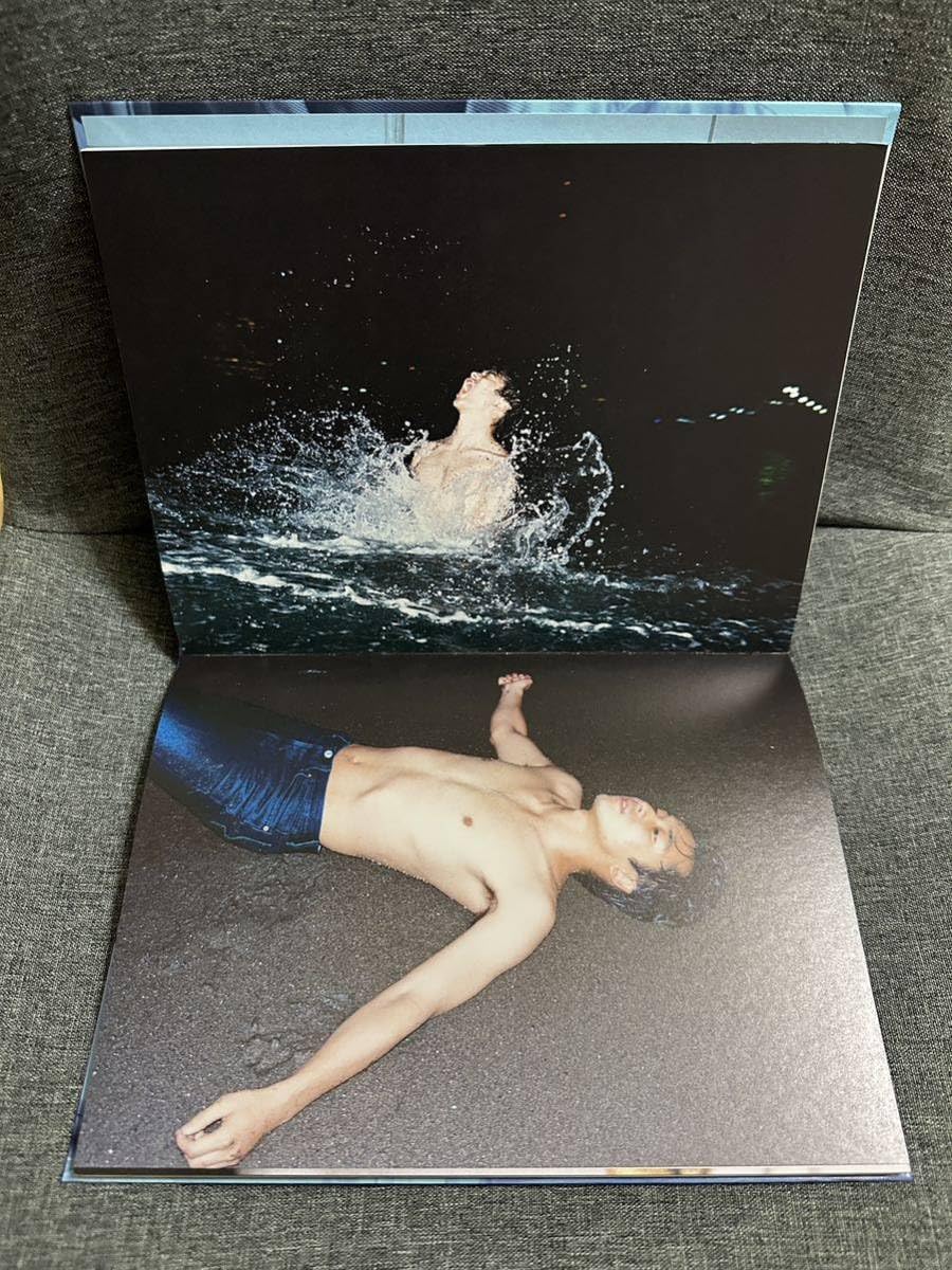 Amazon.co.jp: 川島 小鳥 × 仲野 太賀 写真集 世界 サイン入り