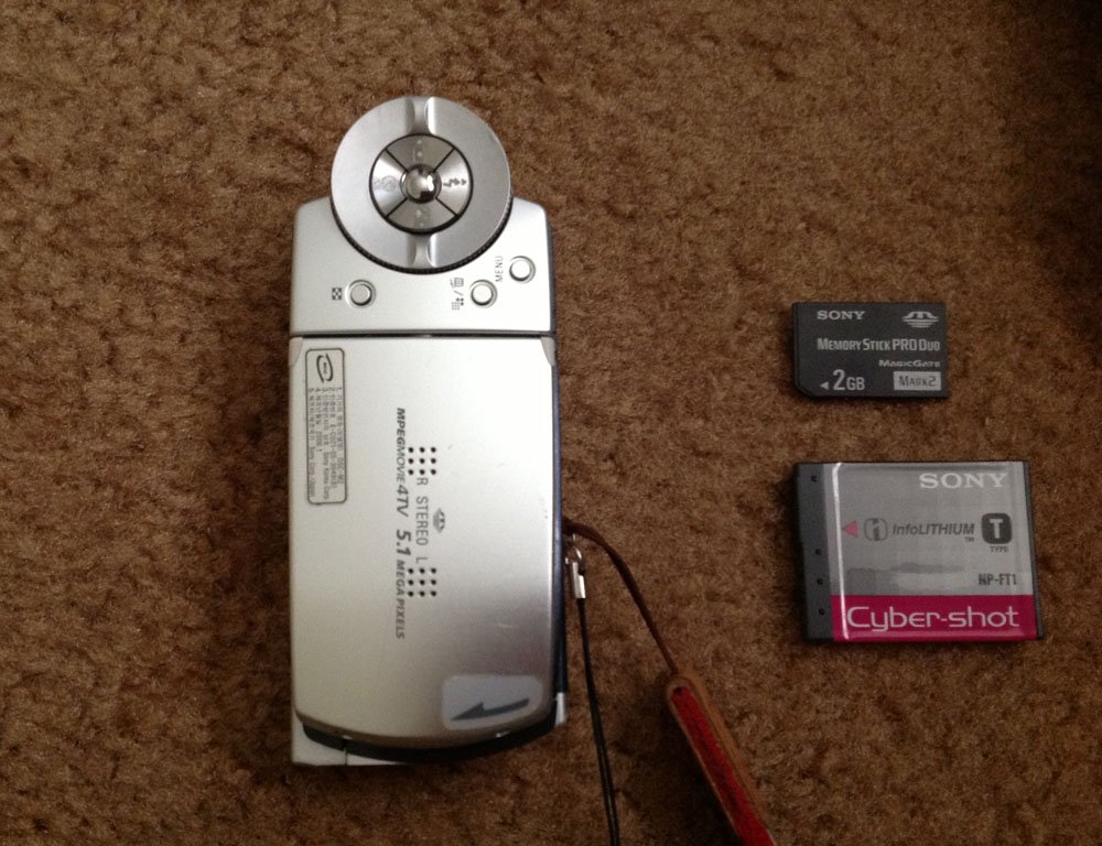 Amazon.com: Sony Cybershot DSC-M2 5.1MP 數位相機,附3 倍光學廣角