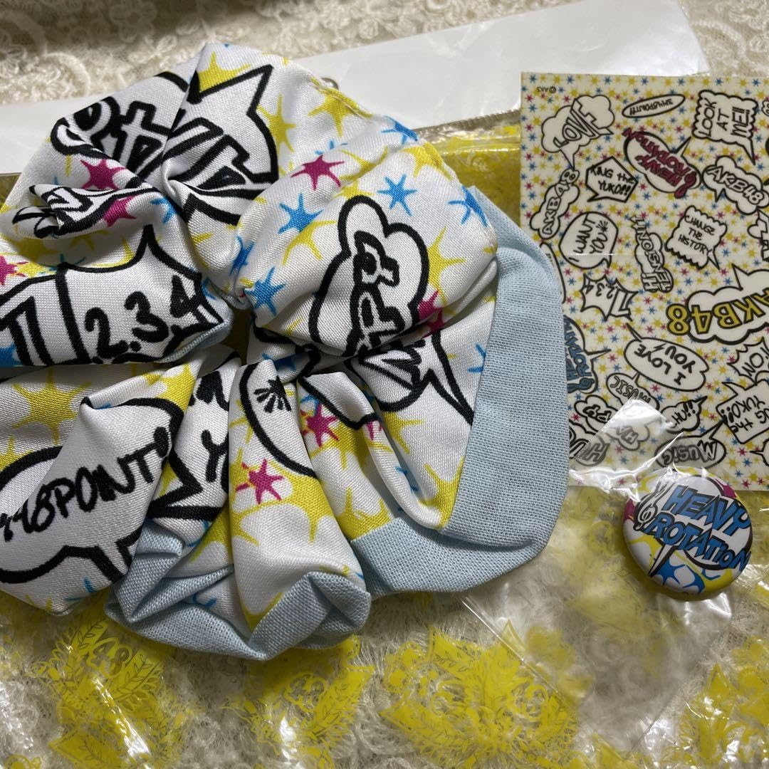 Amazon.co.jp: AKB48公式グッズ 衣装生地で作られたシュシュ バッジ