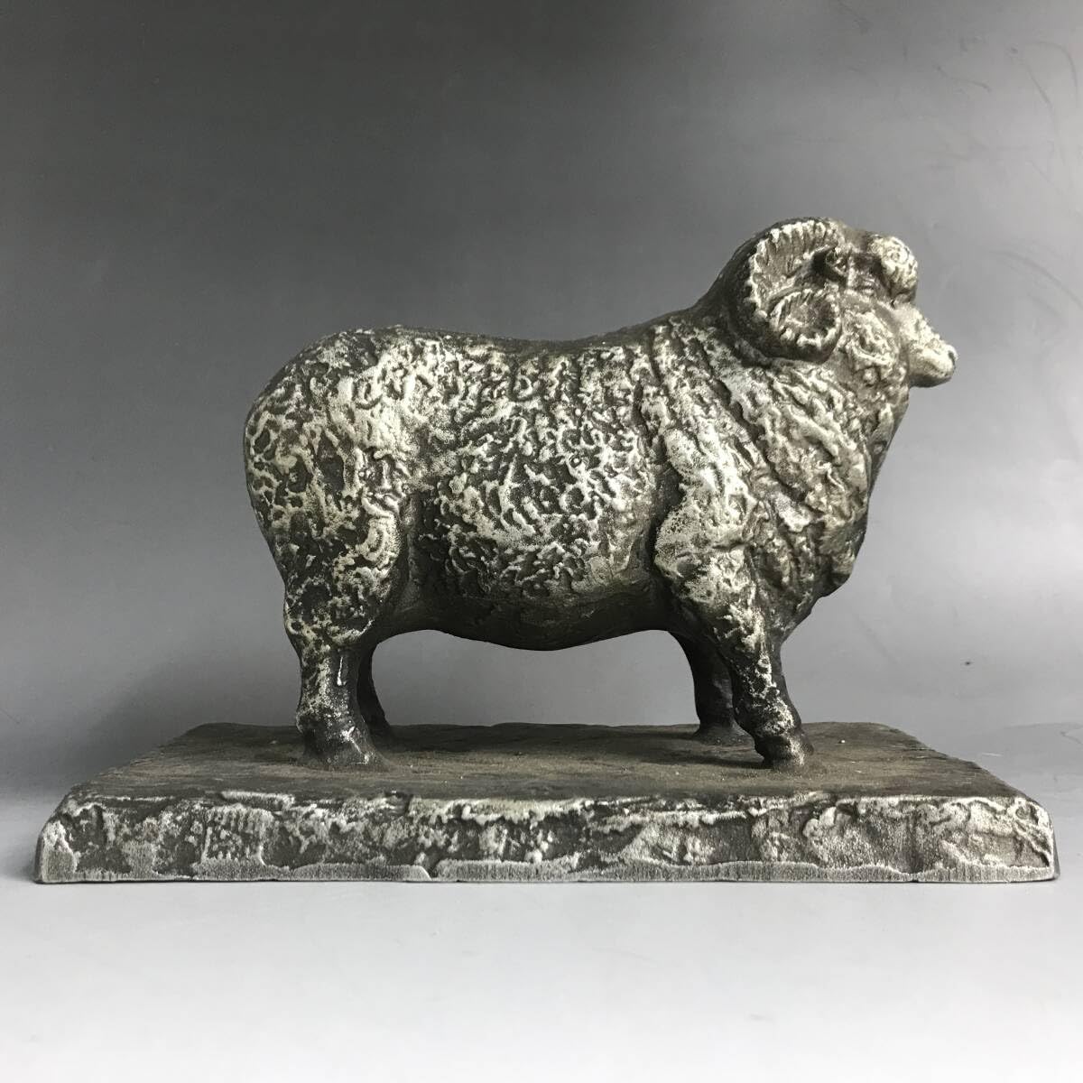 Amazon.co.jp: UNY1264金属工芸在銘正彦作鉄製羊置物重さ1611g鉄製工芸