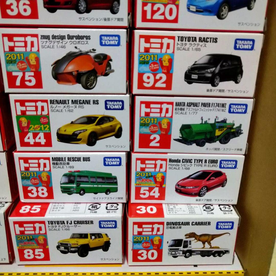Amazon | トミカ 2011年17台セット（新車シール） | ミニカー・ダイ