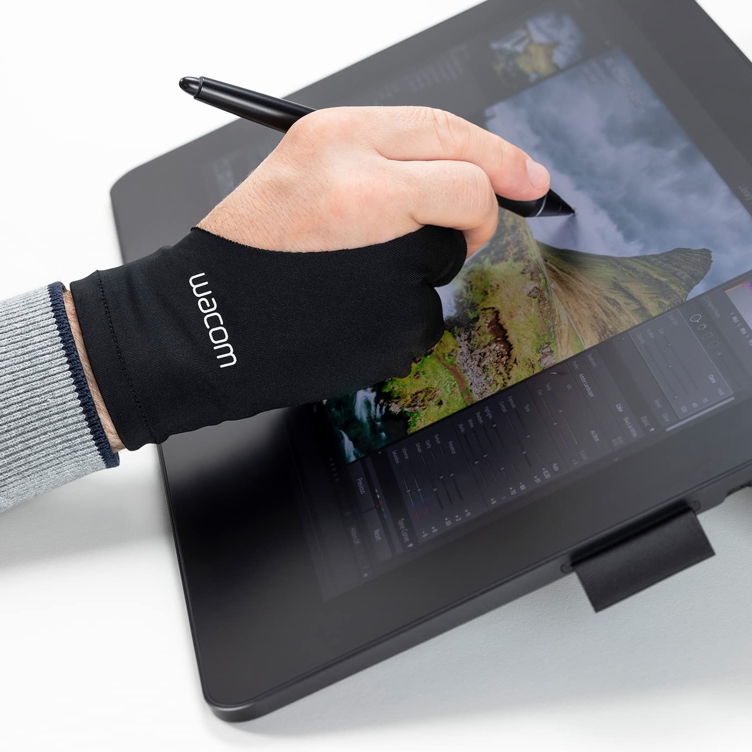 Amazon.com: Wacom Cintiq 16 Drawing Tablet with Full HD Display