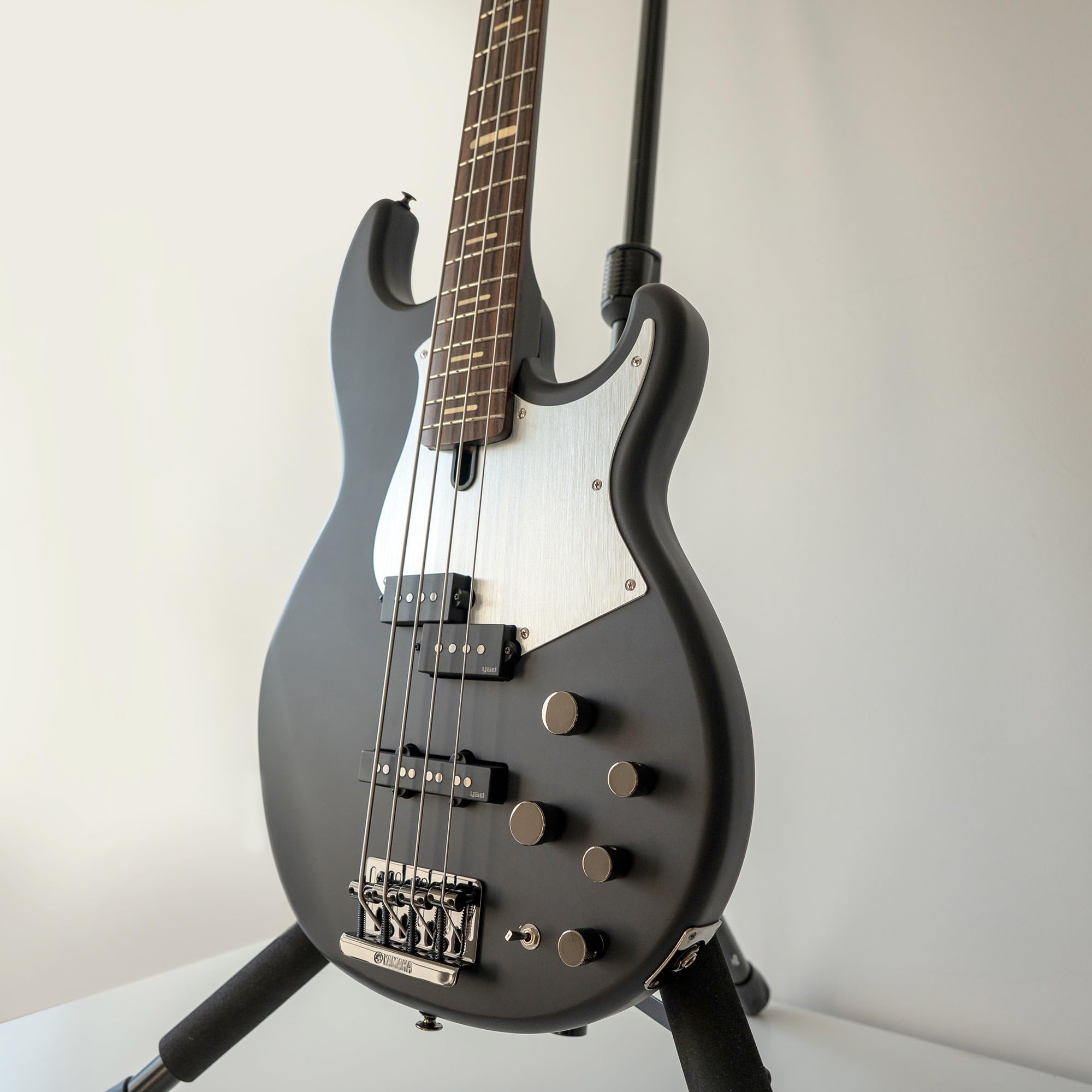 Amazon | ヤマハBBシリーズベースギター用ピックガード、シルバー