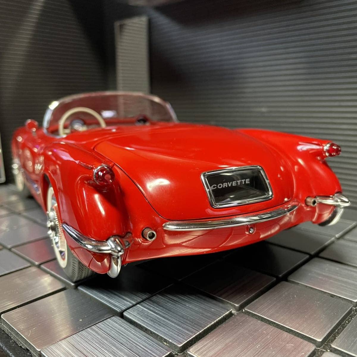 Amazon.co.jp: 激レア入手困難！未展示品 オートアート 1/18 シボレー