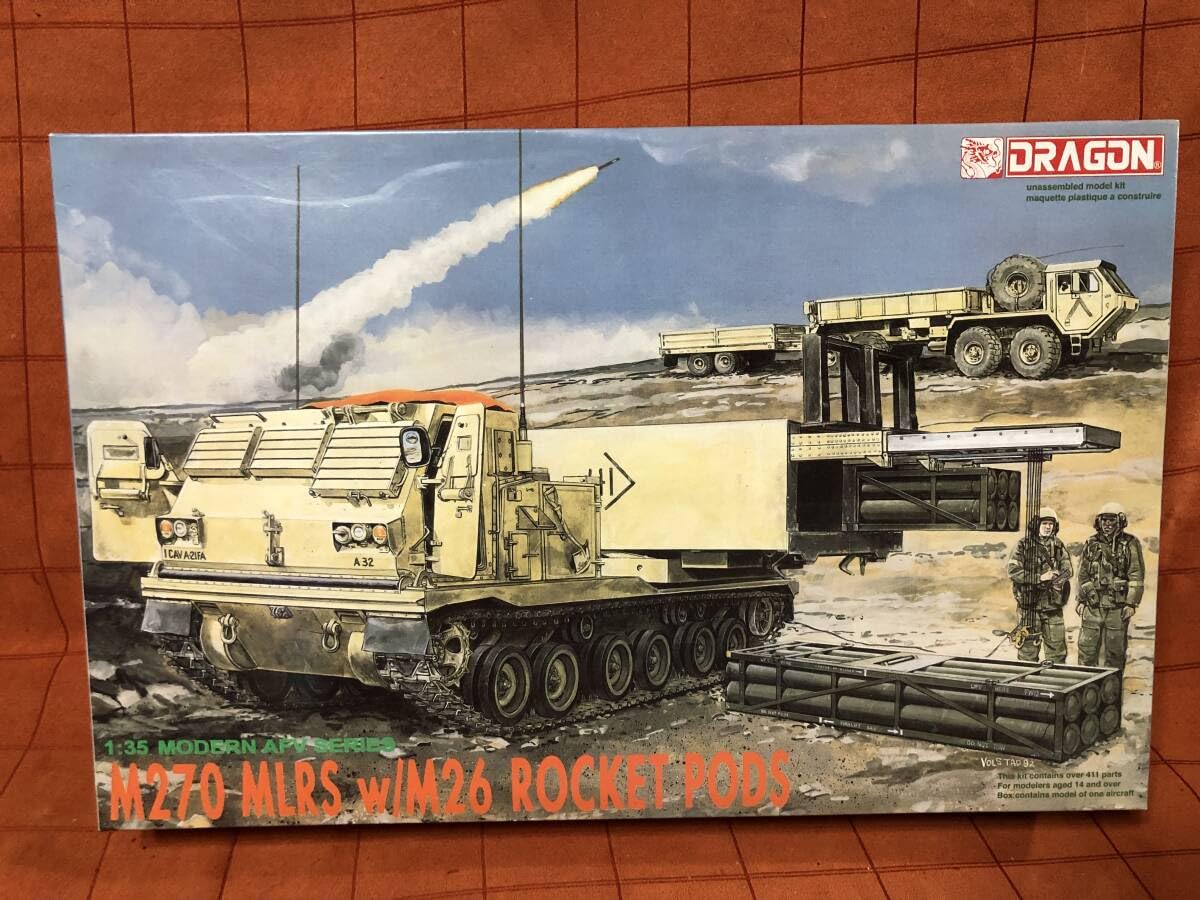 Amazon.co.jp: ドラゴン 3523 1/35 M270 MLRS w/M26 ROCKET POD 多連装
