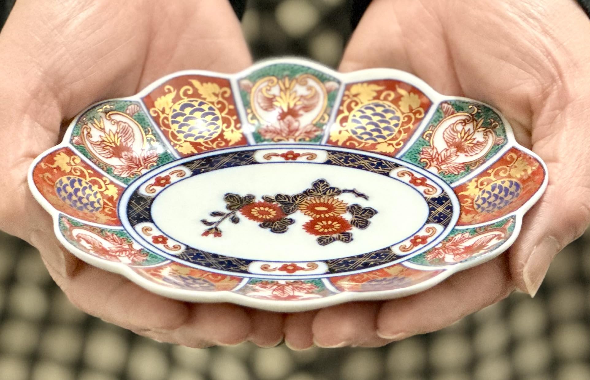 有田焼 葵窯 琳派古伊万里様式金彩 大鉢です 有田焼葵窯琳派古伊万里