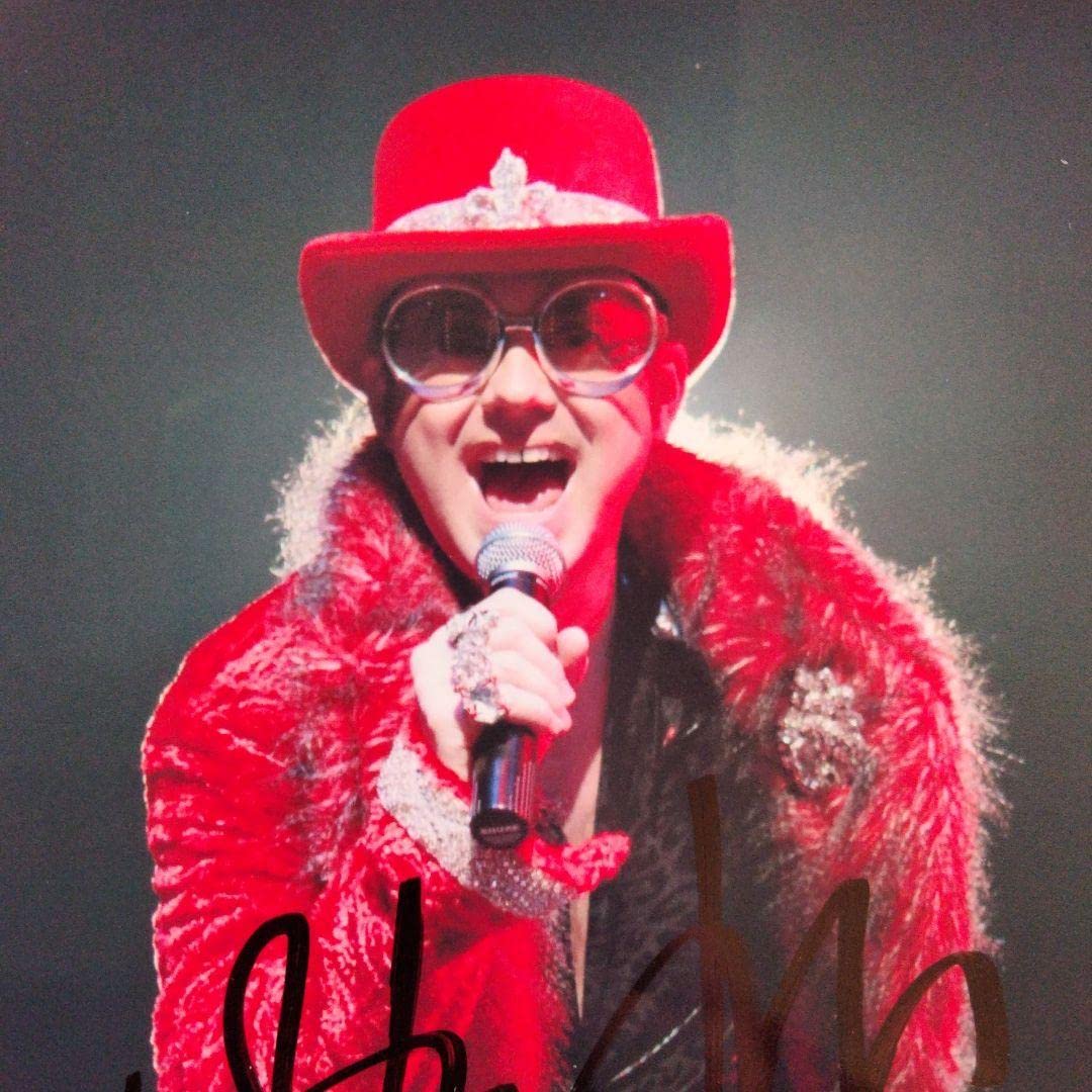 Amazon.co.jp: エルトンジョン直筆サイン入り2Lサイズ写真…ピアノ