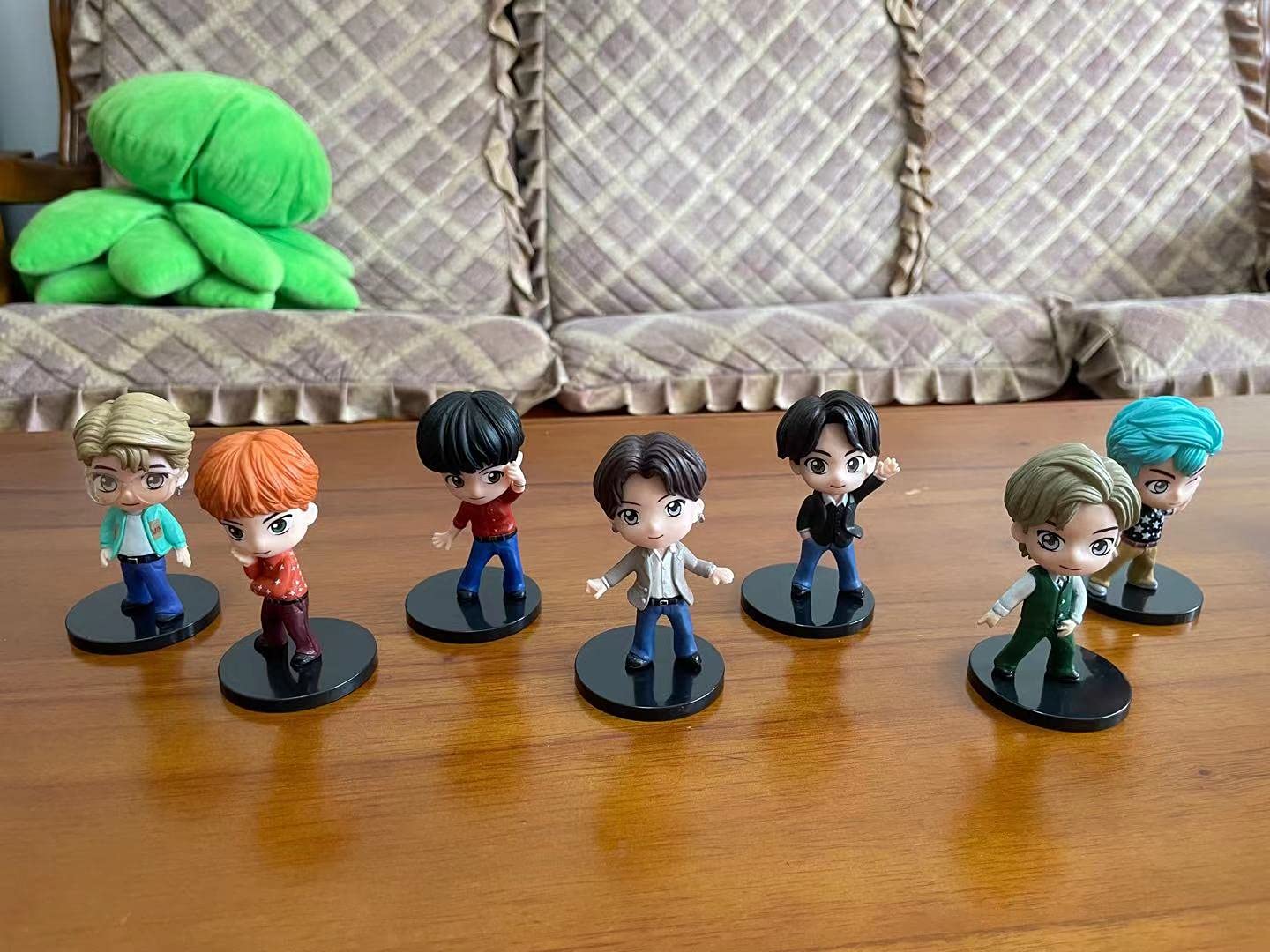 Amazon | 7PCSBTSフィギュアBTSミニドールドールデラックスフィギュア