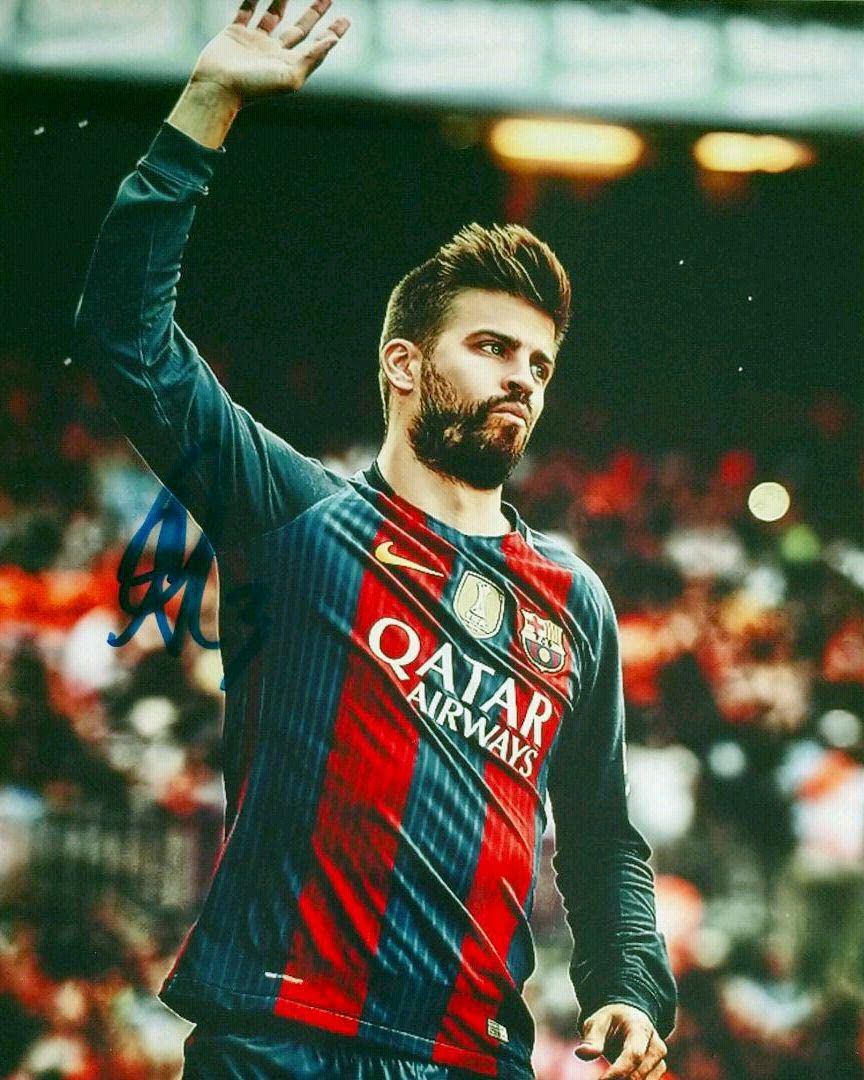 Amazon.co.jp: ジェラールピケ直筆サイン入り 特大写真 サッカー